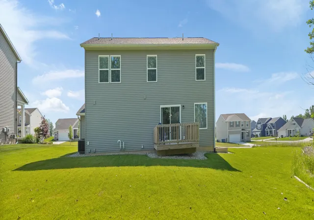Photo 3 of Single family home for sale at 5871 Hemlock Dr SW, Wyoming, MI 49418 | MLS# 65026039671 | Listing updated on 2026-08-26