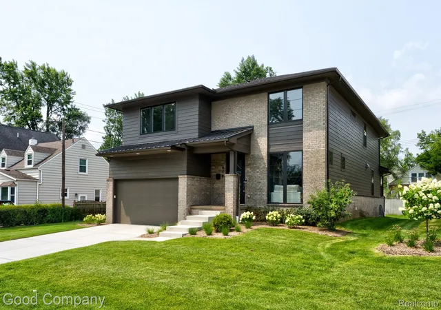 Photo 1 of Single family home for sale at 812 Irving Ave, Royal Oak, MI 48067 | MLS# 20261059757 | Listing updated on 2026-10-07