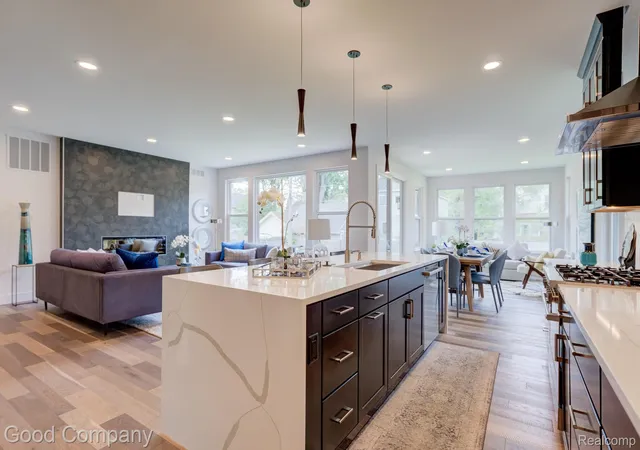 Photo 2 of Single family home for sale at 812 Irving Ave, Royal Oak, MI 48067 | MLS# 20261059757 | Listing updated on 2026-10-07