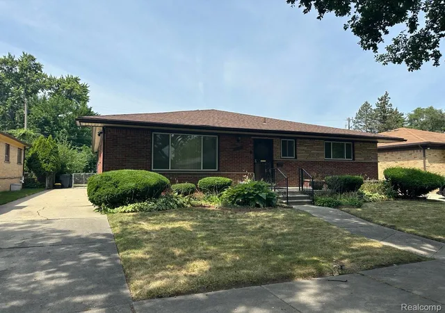 Photo 1 of Sale Pending at 23271 Harding St, Oak Park, MI 48237 | MLS# 20261059765 | Listing updated on 2026-09-11