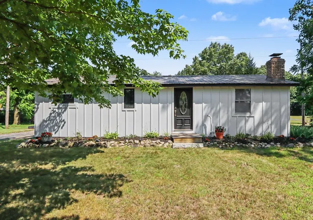 Photo 3 of Single family home for sale at 25490 Front St, Mattawan, MI 49071 | MLS# 66026039680 | Listing updated on 2026-09-16