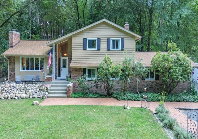 1st image of 1021 Hol Hi Dr, Kalamazoo, MI 49008 | MLS# 66026039686