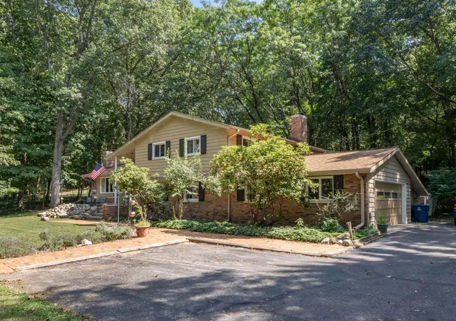 3rd image of 1021 Hol Hi Dr, Kalamazoo, MI 49008 | MLS# 66026039686