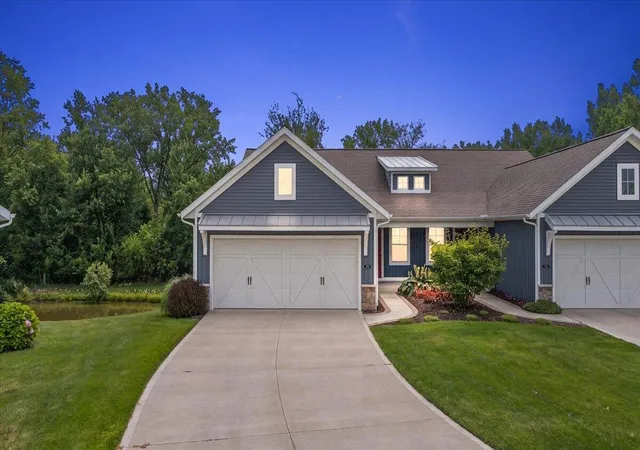 Listing Photo 2 - Condo for sale in building located at 570 Riverbank Cir, Zeeland, MI 49464 - Unit #