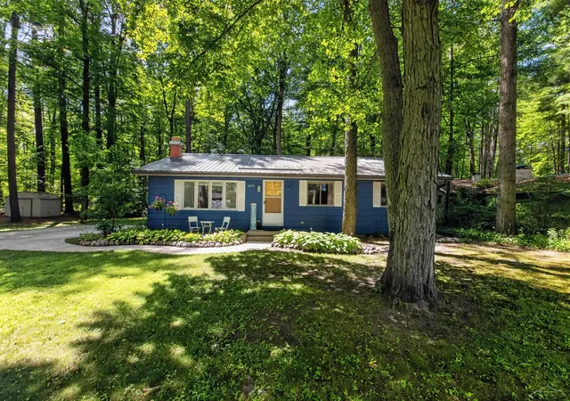 3rd image of 2671 N Peterson Dr, Sanford, MI 48657 | MLS# 61050216837