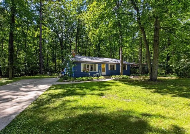 4th image of 2671 N Peterson Dr, Sanford, MI 48657 | MLS# 61050216837