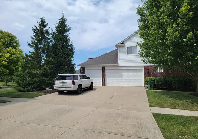 3rd image of 55958 Ashbrooke Dr W, Shelby Township, MI 48316 | MLS# 20261059781