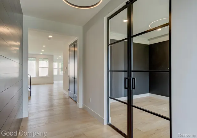 Photo 3 of Single family home for sale at 804 Irving Ave, Royal Oak, MI 48067 | MLS# 20261059791 | Listing updated on 2026-10-07