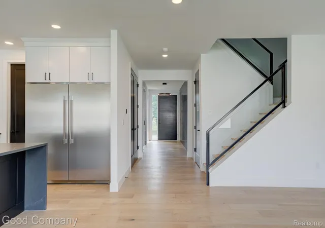 Photo 4 of Single family home for sale at 804 Irving Ave, Royal Oak, MI 48067 | MLS# 20261059791 | Listing updated on 2026-10-07