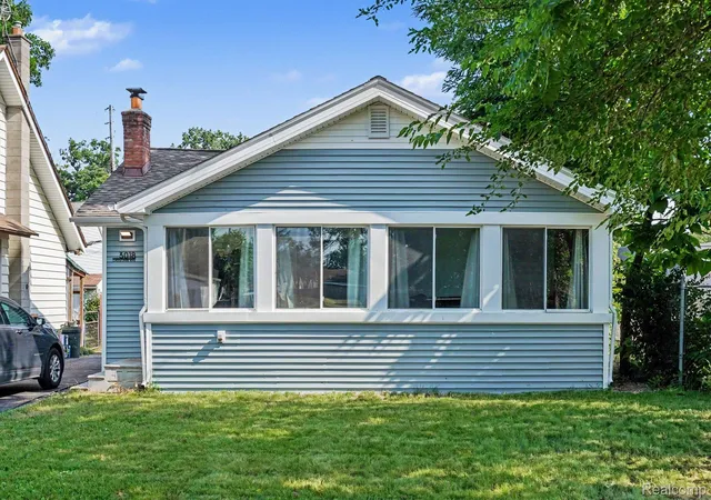 Photo 2 of Single family home for sale at 3018 Cass Lake Ave, Keego Harbor, MI 48320 | MLS# 20261059796 | Listing updated on 2026-09-02