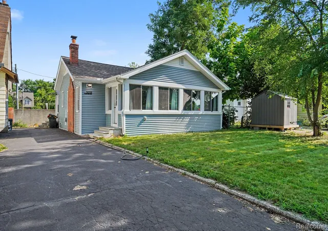 Photo 3 of Single family home for sale at 3018 Cass Lake Ave, Keego Harbor, MI 48320 | MLS# 20261059796 | Listing updated on 2026-09-02
