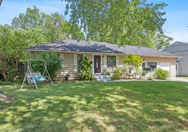 image of 2100 Se Cambridge Dr Se, Grand Rapids City Kent, MI 49506 | MLS# 65026039712