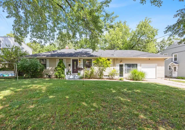 image of 2100 Se Cambridge Dr Se, Grand Rapids City Kent, MI 49506 | MLS# 65026039712