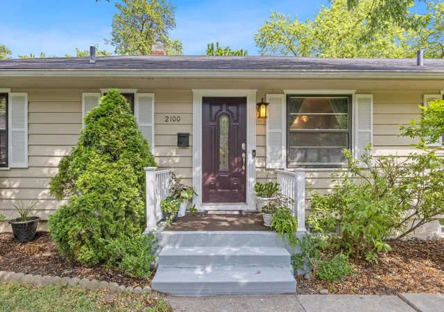 image of 2100 Se Cambridge Dr Se, Grand Rapids City Kent, MI 49506 | MLS# 65026039712