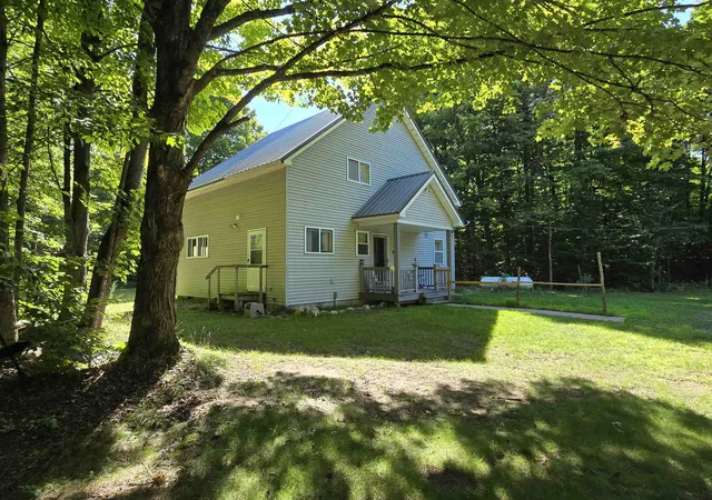 Photo 3 of Single family home for sale at 3878 Vista Valley Trl, Mesick, MI 49668 | MLS# 78080071761 | Listing updated on 2026-09-07