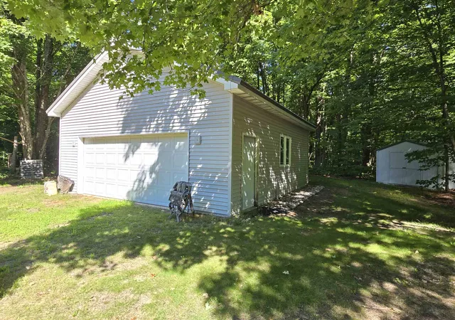 Photo 4 of Single family home for sale at 3878 Vista Valley Trl, Mesick, MI 49668 | MLS# 78080071761 | Listing updated on 2026-09-07