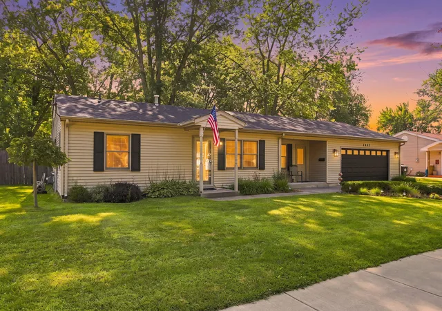 1st image of 1063 Hazel St, South Haven, MI 49090 | MLS# 69026039724