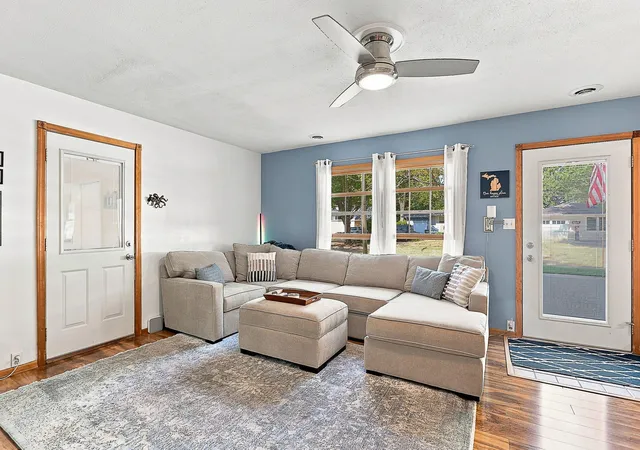5th image of 1063 Hazel St, South Haven, MI 49090 | MLS# 69026039724