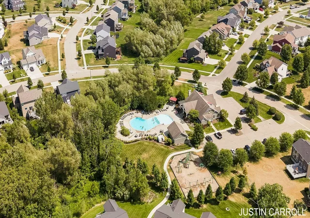 2nd image of 8924 Barrington Ln, Jenison, MI 49428