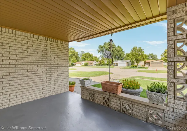 Photo 4 of Single family home for sale at 36221 Pickwick Ct, Sterling Heights, MI 48310 | MLS# 20261059829 | Listing updated on 2026-08-16