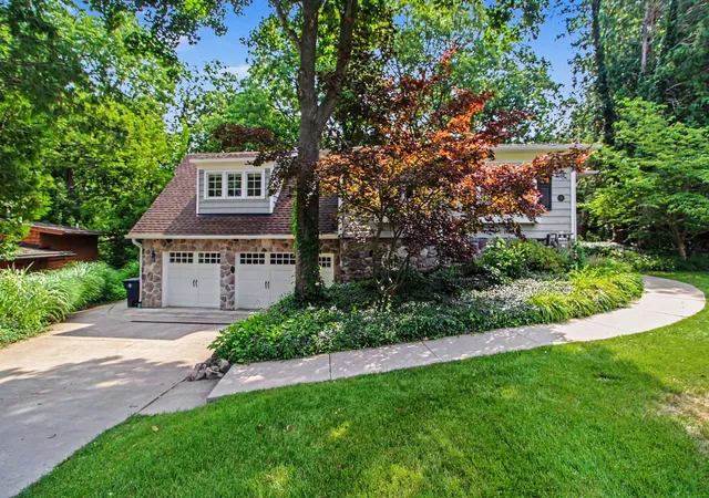 2nd image of 9 E Heatheridge St, Ann Arbor, MI 48104 | MLS# 81026039736