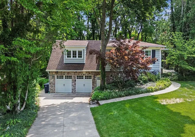 4th image of 9 E Heatheridge St, Ann Arbor, MI 48104 | MLS# 81026039736