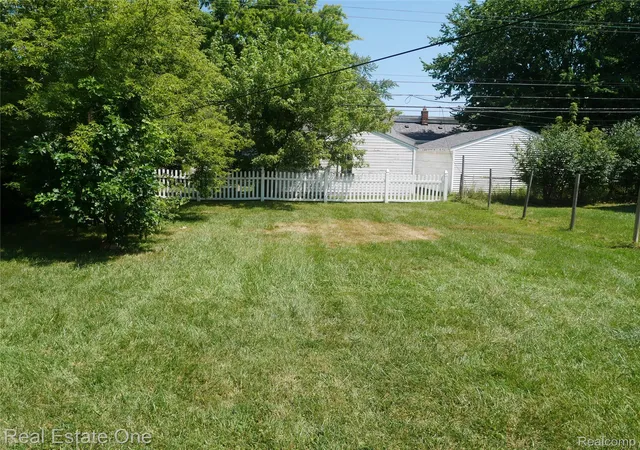 Photo 10 of Single family home for sale at 3876 Greenfield Rd, Berkley, MI 48072 | MLS# 20261059832 | Listing updated on 2026-09-05