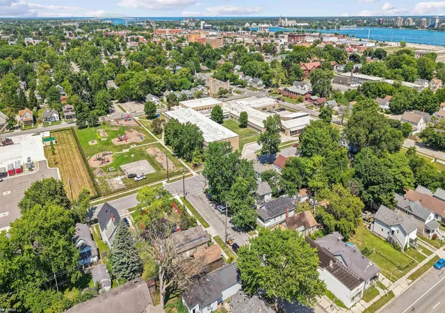 12th image of 1513 9th St, Port Huron, MI 48060 | MLS# 58050216861