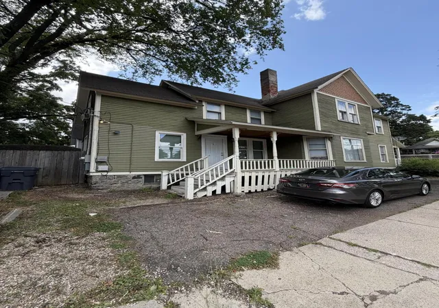 3rd image of 213 Burr Oak St, Kalamazoo, MI 49001 | MLS# 65026039746