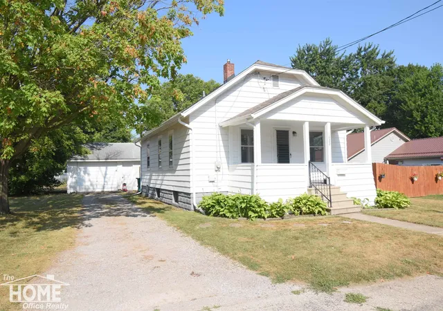 1st image of 1022 S Lyon St, Owosso, MI 48867 | MLS# 5050216862