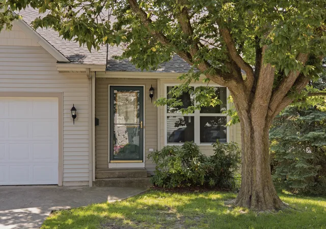 36th image of 1614 Woodlawn Cmns, Grand Haven, MI 49417 | MLS# 71026039761