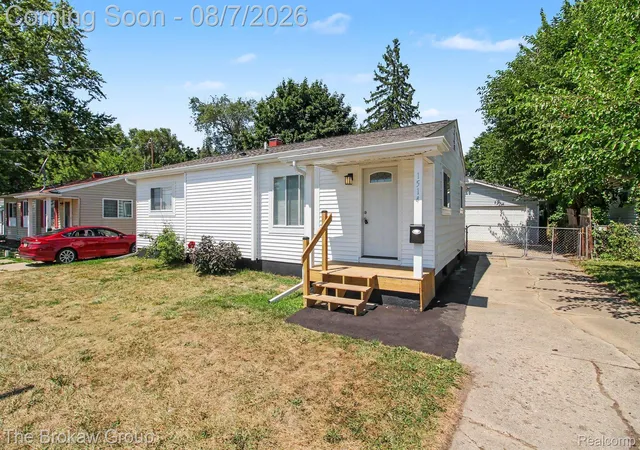 1st image of 1514 W Atherton Rd, Flint, MI 48507 | MLS# 20261059852