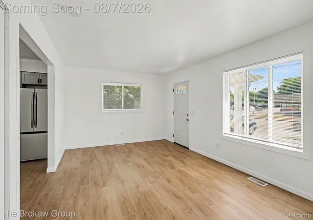 4th image of 1514 W Atherton Rd, Flint, MI 48507 | MLS# 20261059852