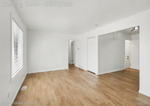 5th image of 1514 W Atherton Rd, Flint, MI 48507 | MLS# 20261059852