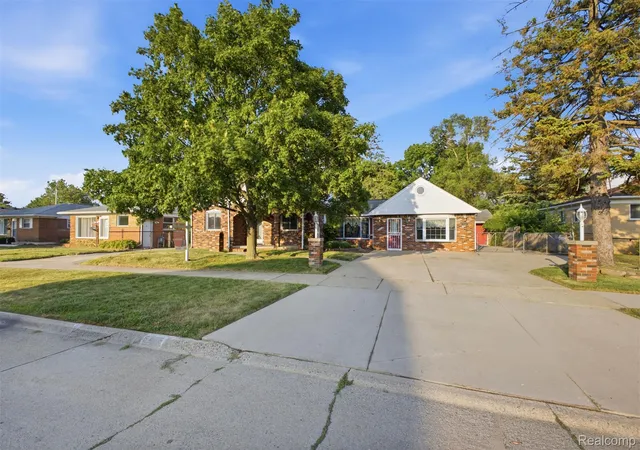 Photo 2 of Single family home for sale at 6466 N Lafayette St, Dearborn Heights, MI 48127 | MLS# 20261059859 | Listing updated on 2026-08-01