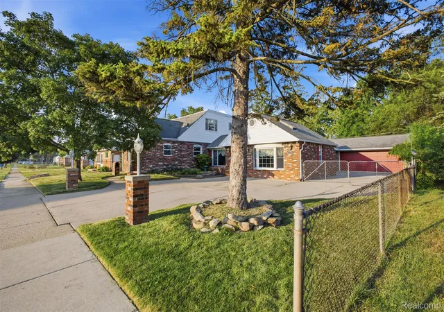 Photo 3 of Single family home for sale at 6466 N Lafayette St, Dearborn Heights, MI 48127 | MLS# 20261059859 | Listing updated on 2026-08-01