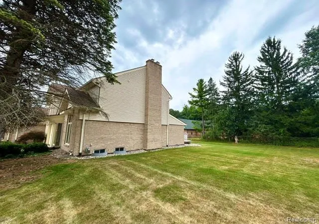 3rd image of 2123 Mcintosh Dr, Troy, MI 48098 | MLS# 20261059860