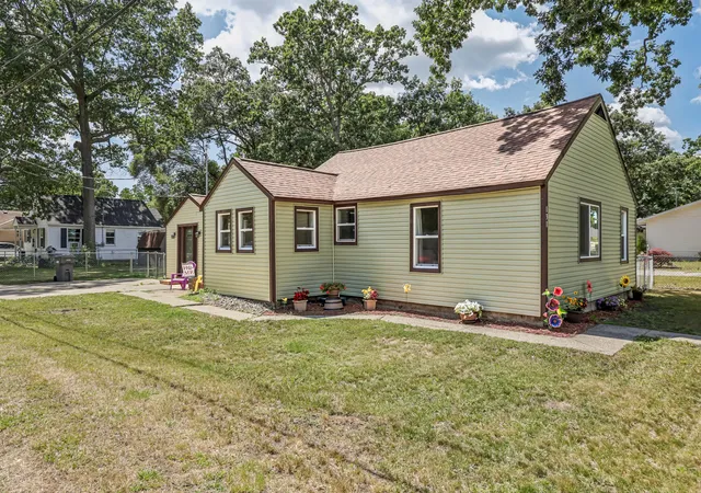 Photo 1 of Single family home for sale at 131 Vista Ter, Muskegon, MI 49442 | MLS# 71026039774 | Listing updated on 2026-09-07