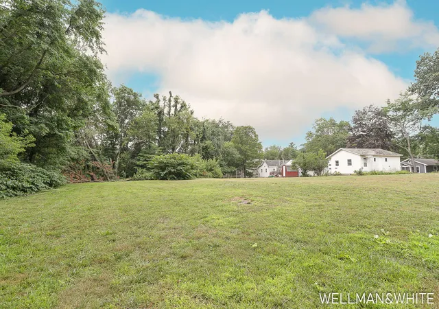 Listing Photo 4 - Condo for sale in building located at 1019-1021 Elizabeth, Saugatuck, MI 49453