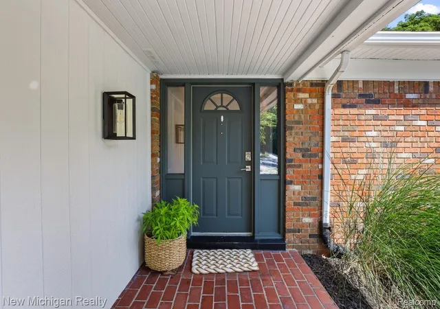 Photo 3 of Single family home for sale at 34281 W Thornbrook Dr, Farmington Hills, MI 48335 | MLS# 20261059863 | Listing updated on 2026-09-13