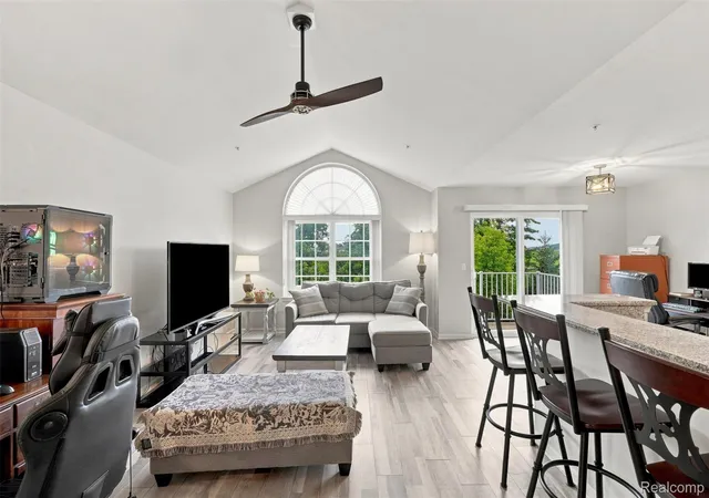 Listing Photo 5 - Condo for sale in building located at 28248 S Pointe Ln, New Baltimore, MI 48051