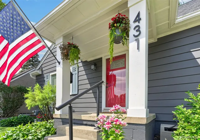 3rd image of 431 N Edgeworth Ave, Royal Oak, MI 48067 | MLS# 20261059877