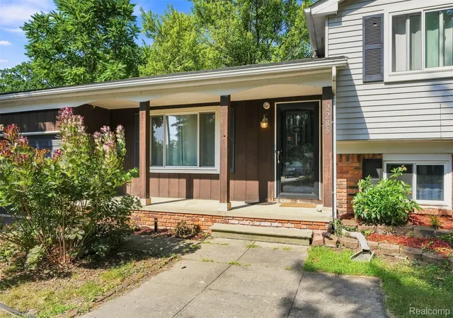 3rd image of 2285 Snellbrook Rd, Auburn Hills, MI 48326 | MLS# 20261059888