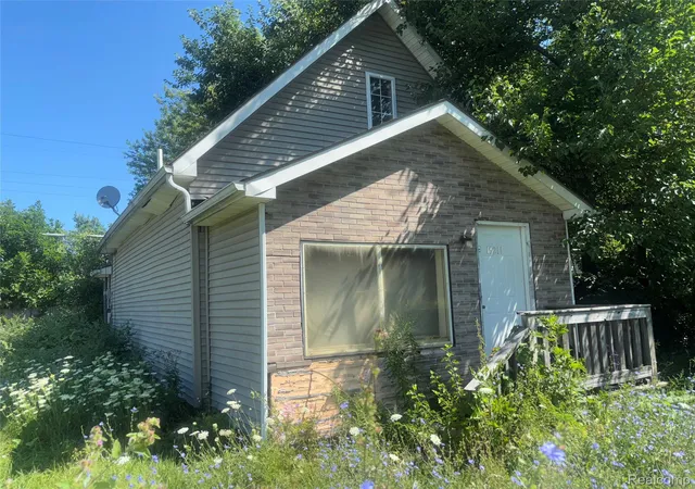 2nd image of 16211 Manning St, Detroit, MI 48205 | MLS# 20261059892