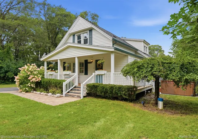 Photo 1 of Sale Pending at 11705 Larkins Rd, Brighton, MI 48114 | MLS# 20261059898 | Listing updated on 2026-09-05