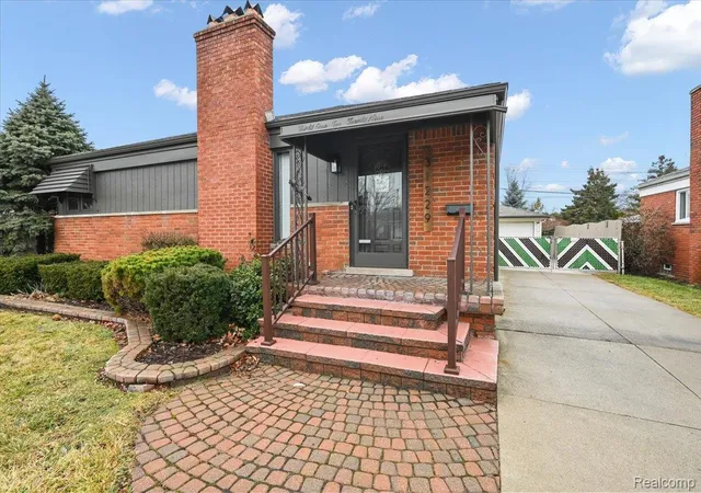 Photo 3 of Single family home for sale at 31229 Share St, Saint Clair Shores, MI 48082 | MLS# 20261059897 | Listing updated on 2026-09-12