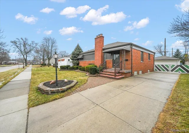 Photo 3 of Single family home for sale at 31229 Share St, Saint Clair Shores, MI 48082 | MLS# 20261059897 | Listing updated on 2026-09-12