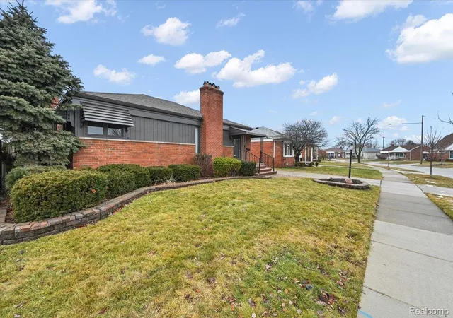 Photo 4 of Single family home for sale at 31229 Share St, Saint Clair Shores, MI 48082 | MLS# 20261059897 | Listing updated on 2026-09-12
