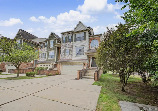 Listing Photo 2 - Condo for sale in building located at 9 Lyons Ct, Dearborn, MI 48126
