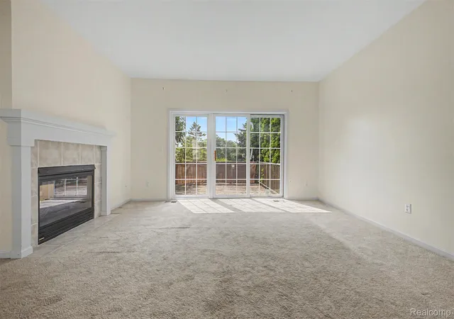 Listing Photo 5 - Condo for sale in building located at 9 Lyons Ct, Dearborn, MI 48126